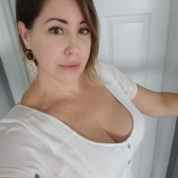 Meet your Posher, April - Picture 1 of 1